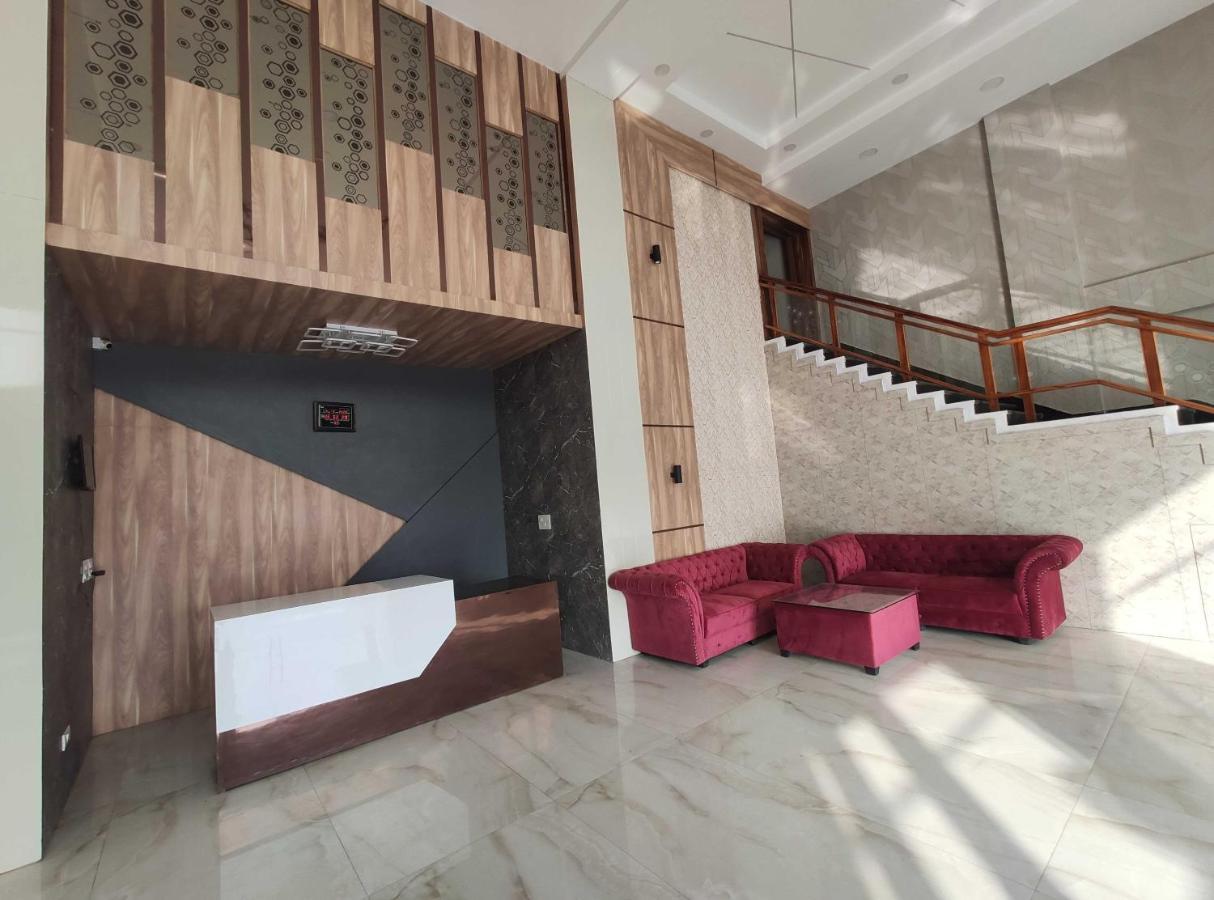 Oyo 92169 Apple Leaf Banquet & Hotel Alīgarh 외부 사진