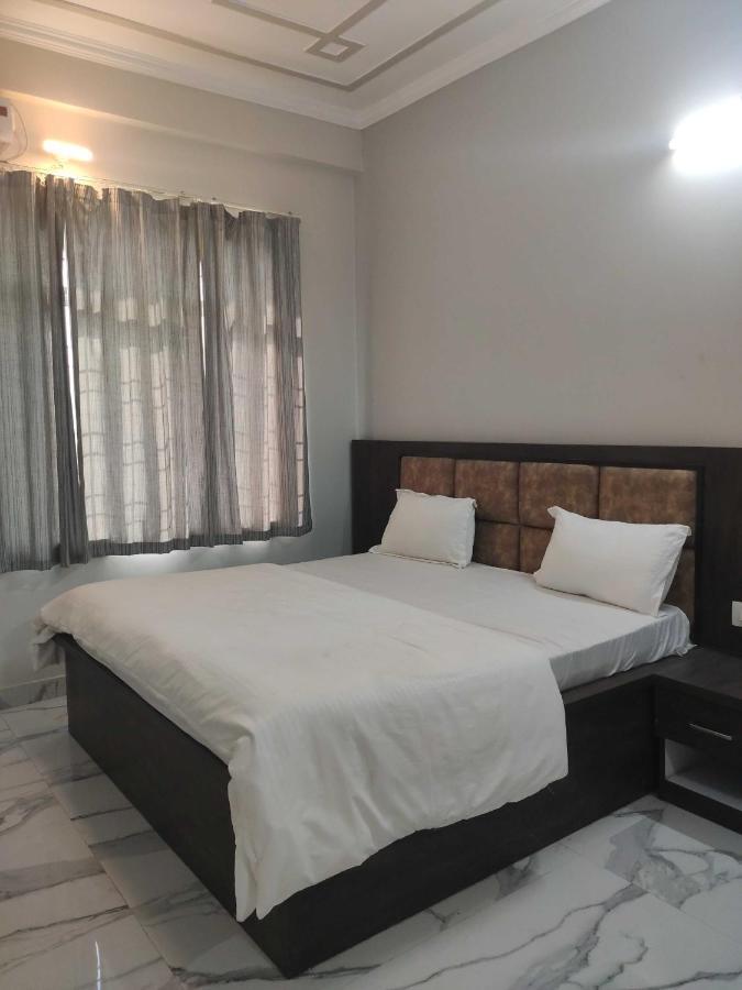 Oyo 92169 Apple Leaf Banquet & Hotel Alīgarh 외부 사진