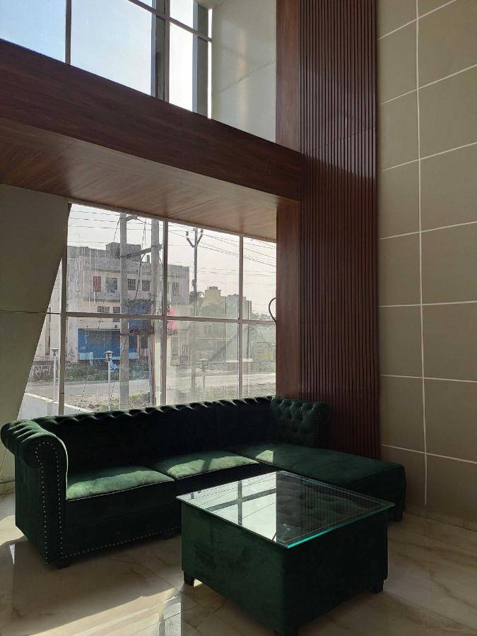 Oyo 92169 Apple Leaf Banquet & Hotel Alīgarh 외부 사진
