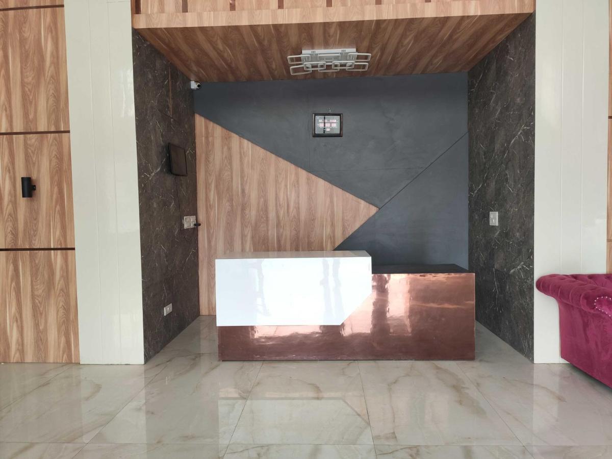 Oyo 92169 Apple Leaf Banquet & Hotel Alīgarh 외부 사진