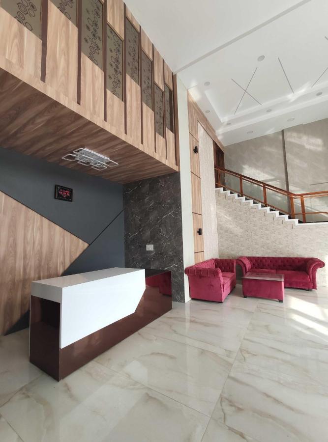 Oyo 92169 Apple Leaf Banquet & Hotel Alīgarh 외부 사진