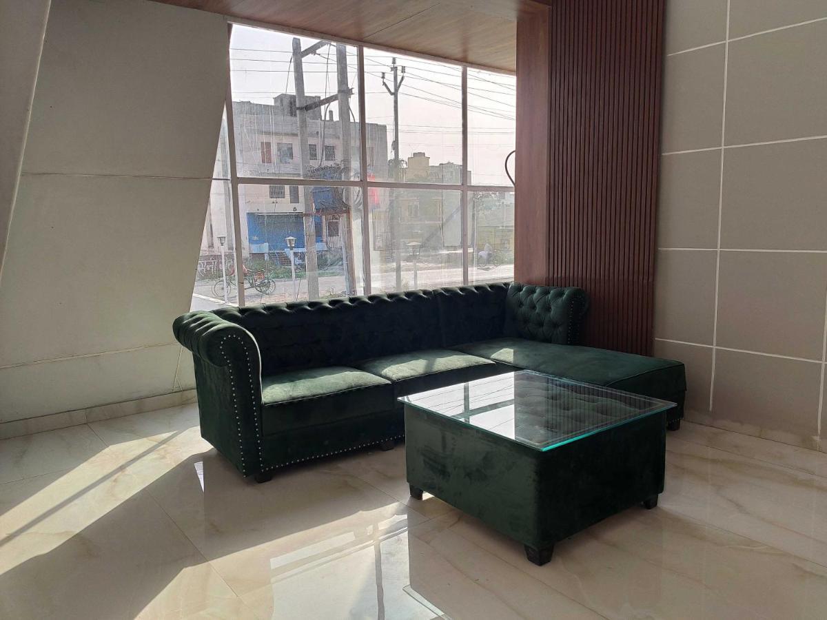 Oyo 92169 Apple Leaf Banquet & Hotel Alīgarh 외부 사진