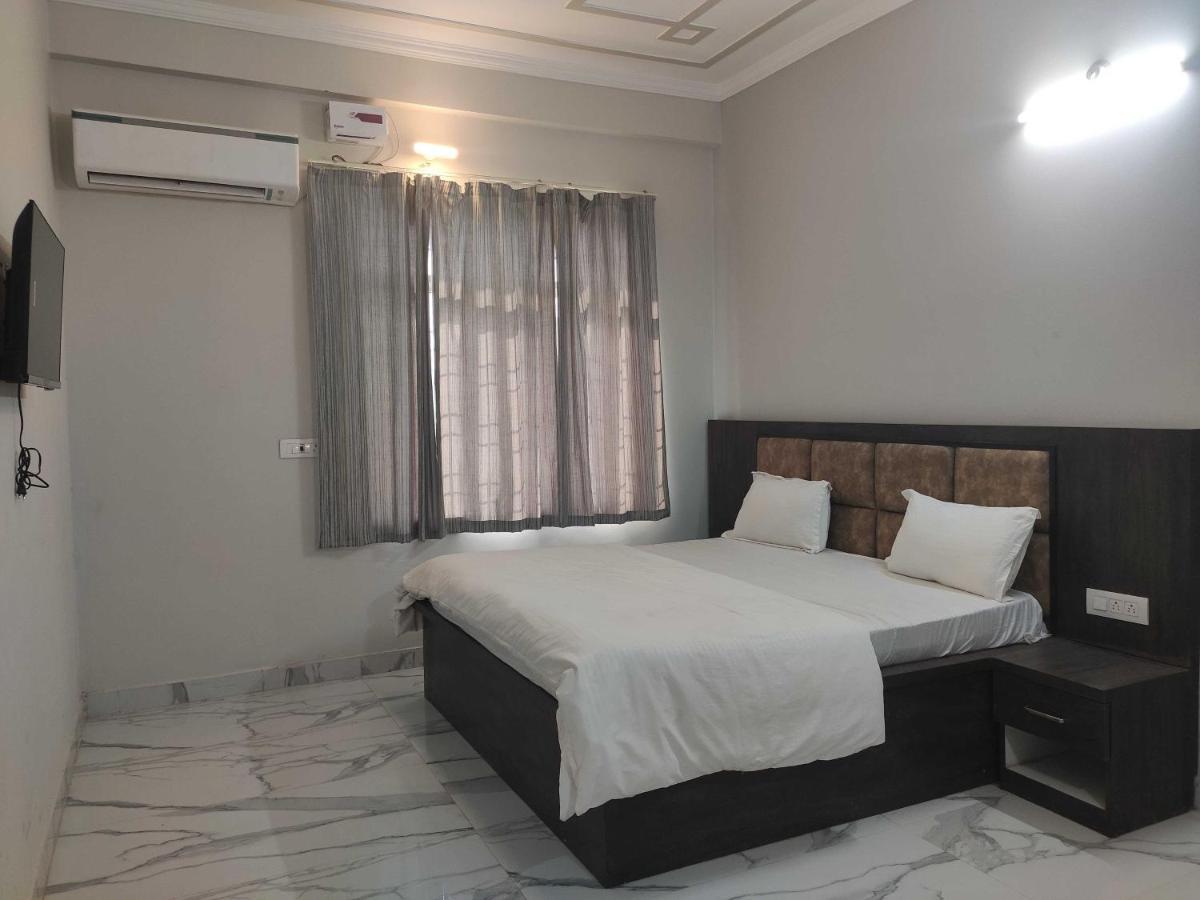 Oyo 92169 Apple Leaf Banquet & Hotel Alīgarh 외부 사진